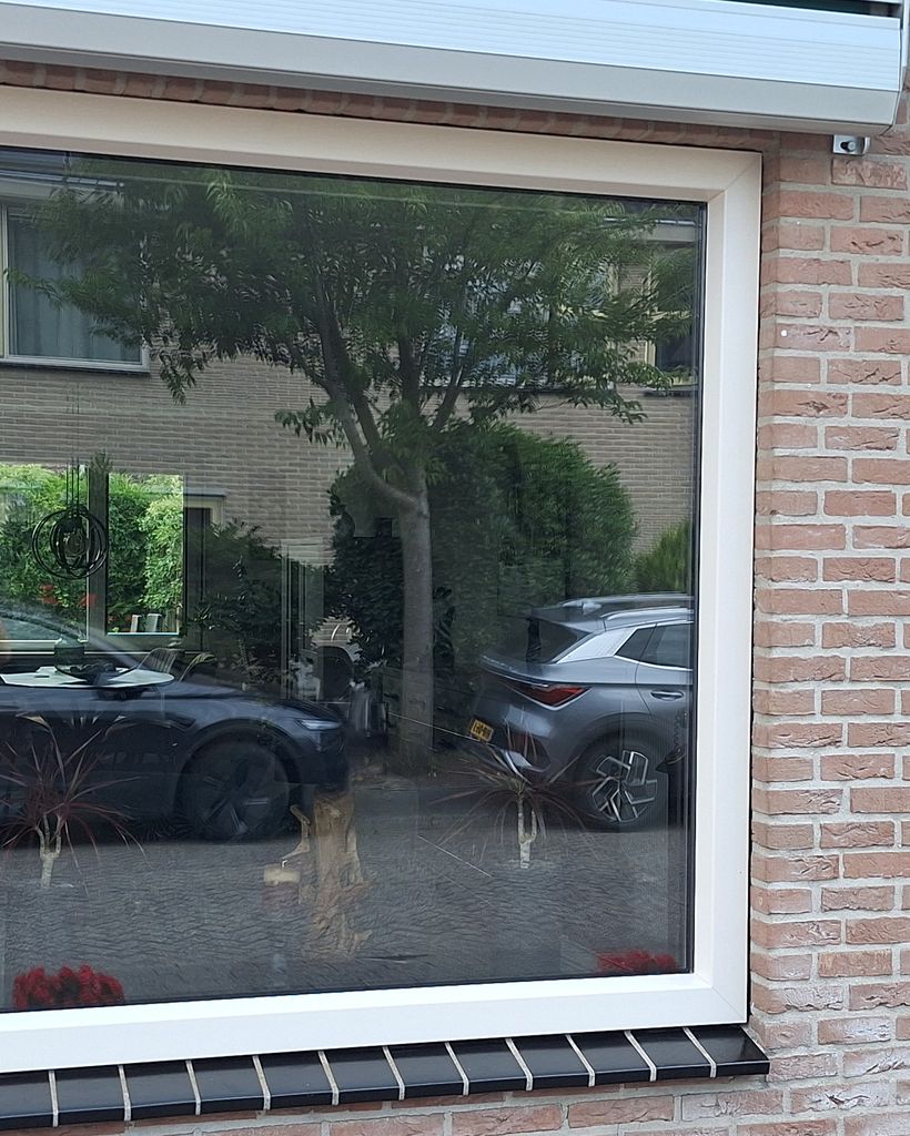 Kunststof kozijn met zonwering in Groningen